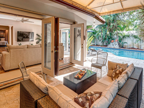 Luxurious Coral Ridge Residence with Heated Pool - Ideal Family Getaway